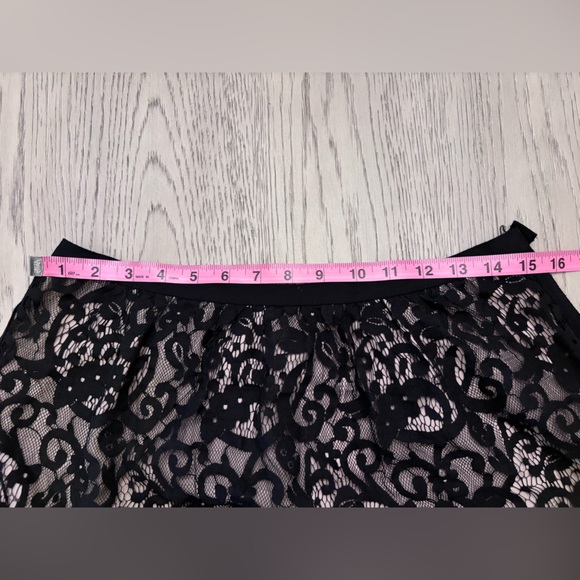 NWT Loft Black Lace Skirt Size 6 *Piece Of Hook Closure Missing - Picture 10 of 12